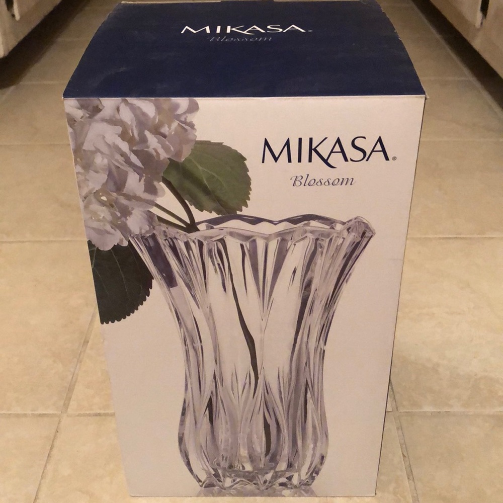 Mikasa Blossom Crystal Vase